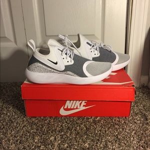 W Nike Lunarcharge Essential